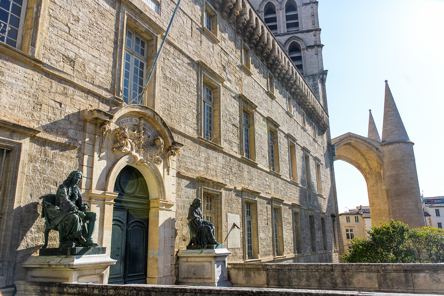 Entrée de la Faculté de Médecine de Montpellier 