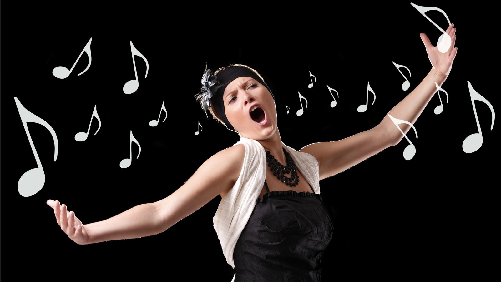 Chanteuse d'opéra lançant ses notes