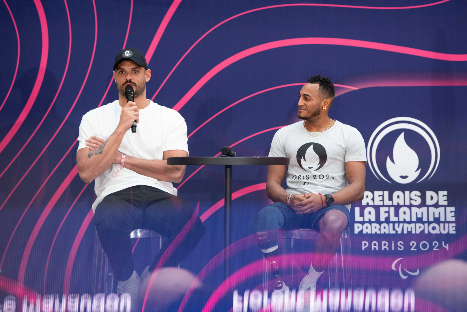 Florent Manaudou et Dimitri Pavadé, deux des quatre capitaines du relais de la flamme paralympique