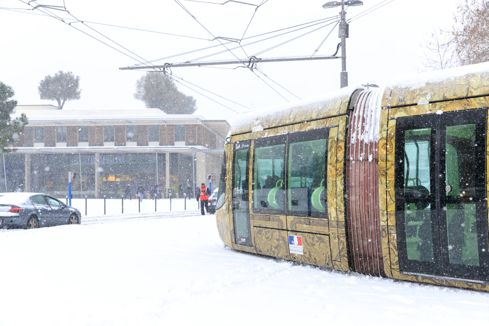Tram sous la neige