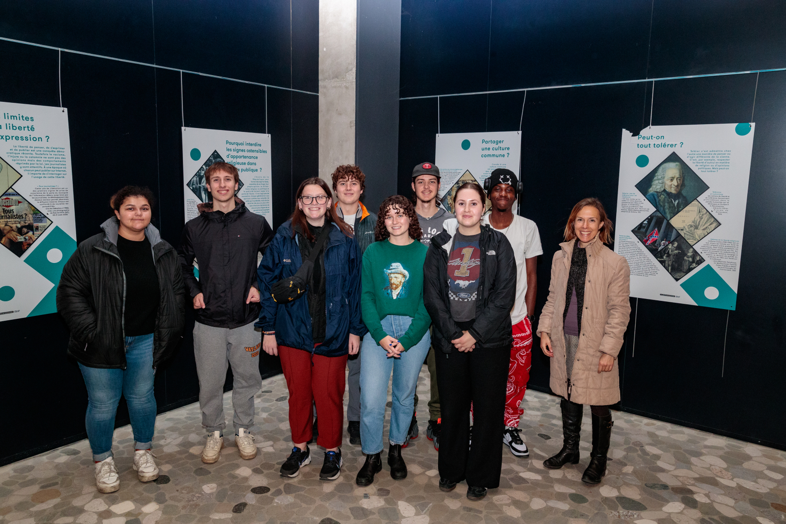 élèves américains face à l'expo