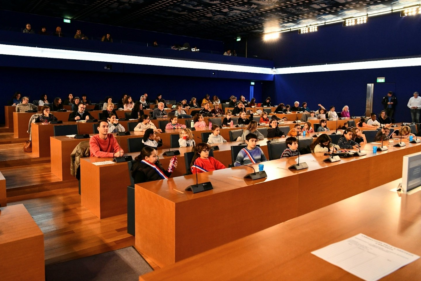 salle avec enfants