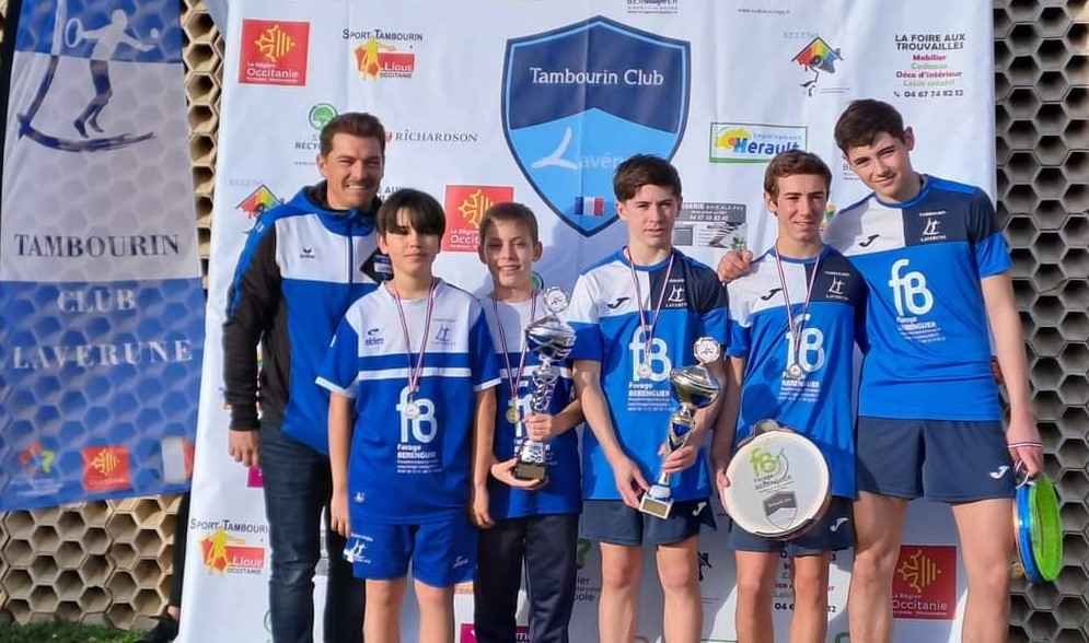 Les minimes et cadets de Lavérune, champions de France de Tambourin