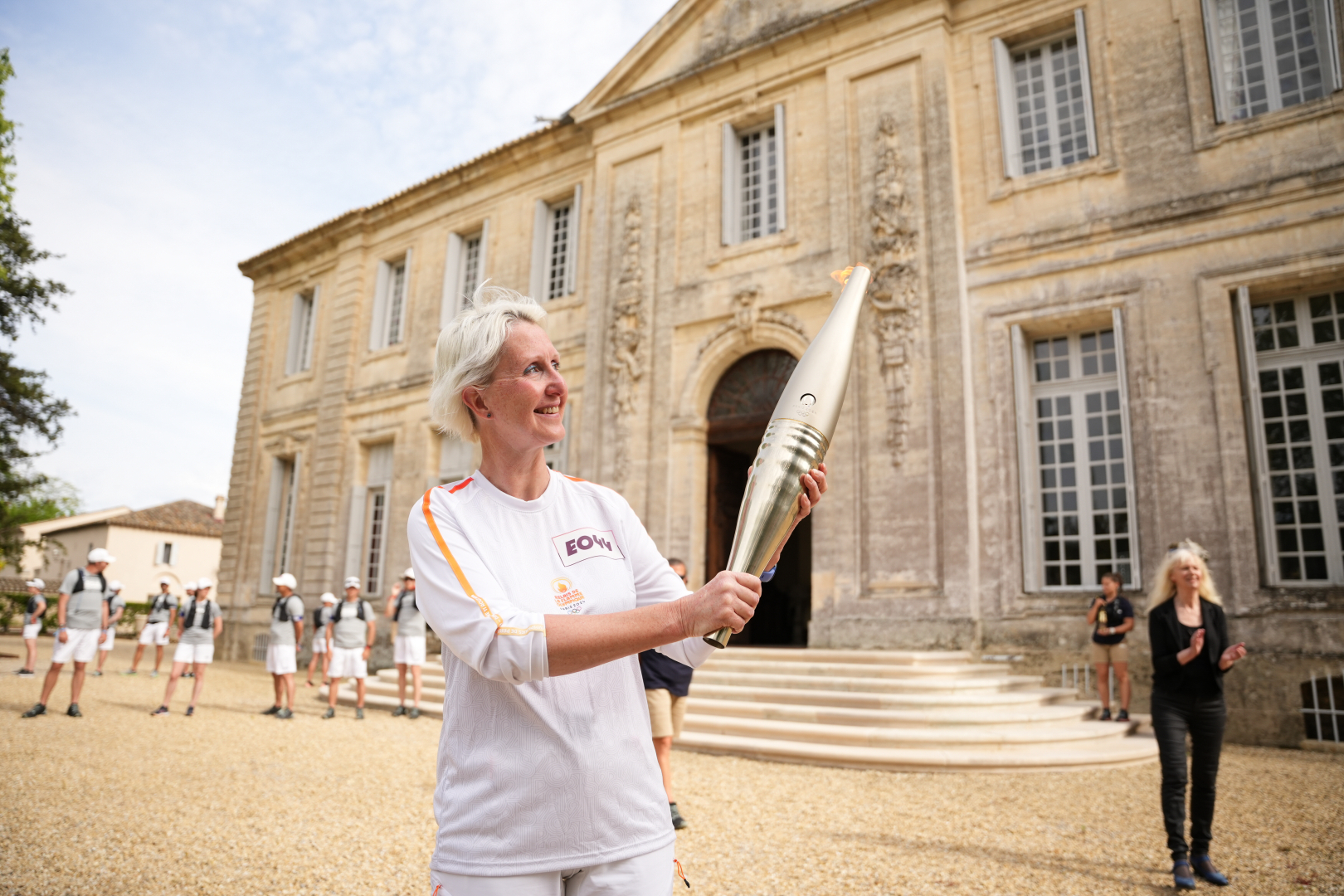 Relais de la flamme devant le château de la Piscine 