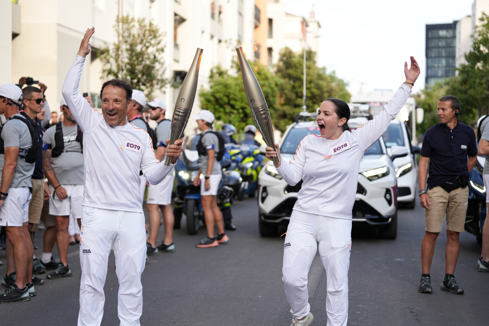 Pascal Cances, éducateur sportif de la Ville, s'apprête à porter la flamme