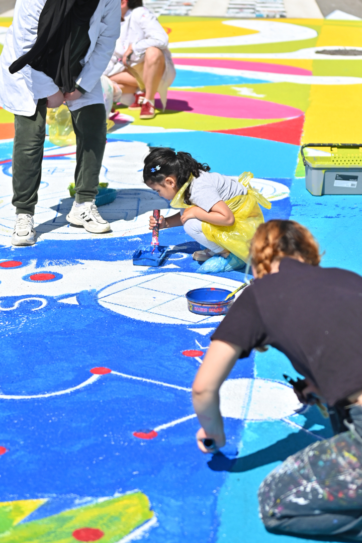 Le design de la fresque est un patchwork des dessins imaginés par les enfants 