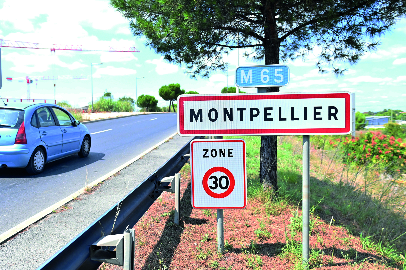 route avec panneau 30