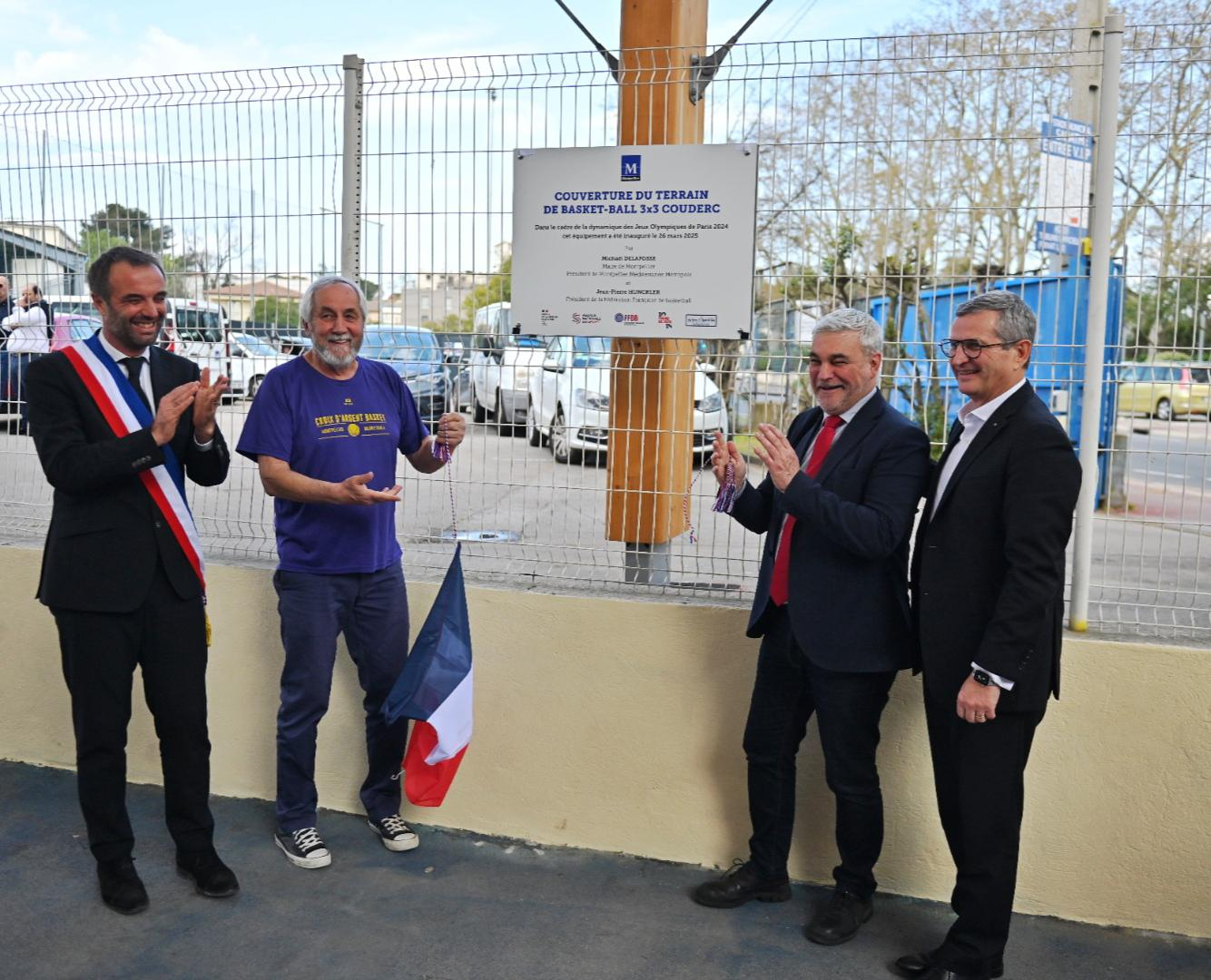 plaque inauguration Michaël Delafosse, maire de Montpellier, Jean-Marc Dida, président du CAB, Hervé Martin, adjoint aux sports, et Jean-Pierre Hunckler, président de la FFBB