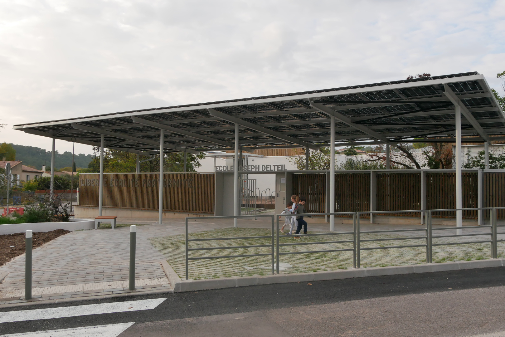 Parvis de l'école Delteil