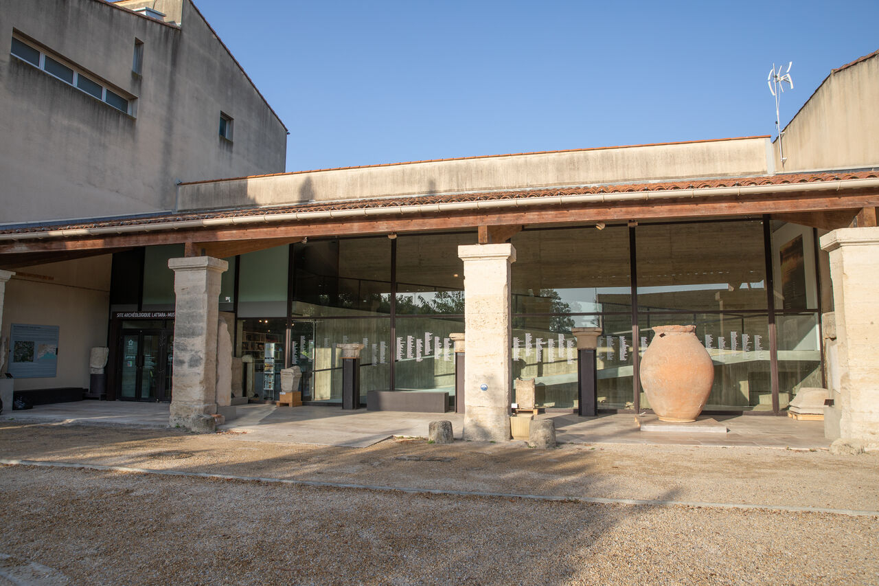 l'entrée du musée