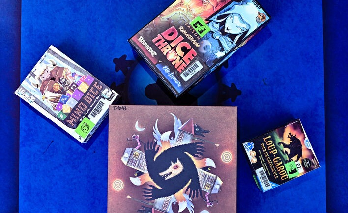 des jeux sur une table de jeu