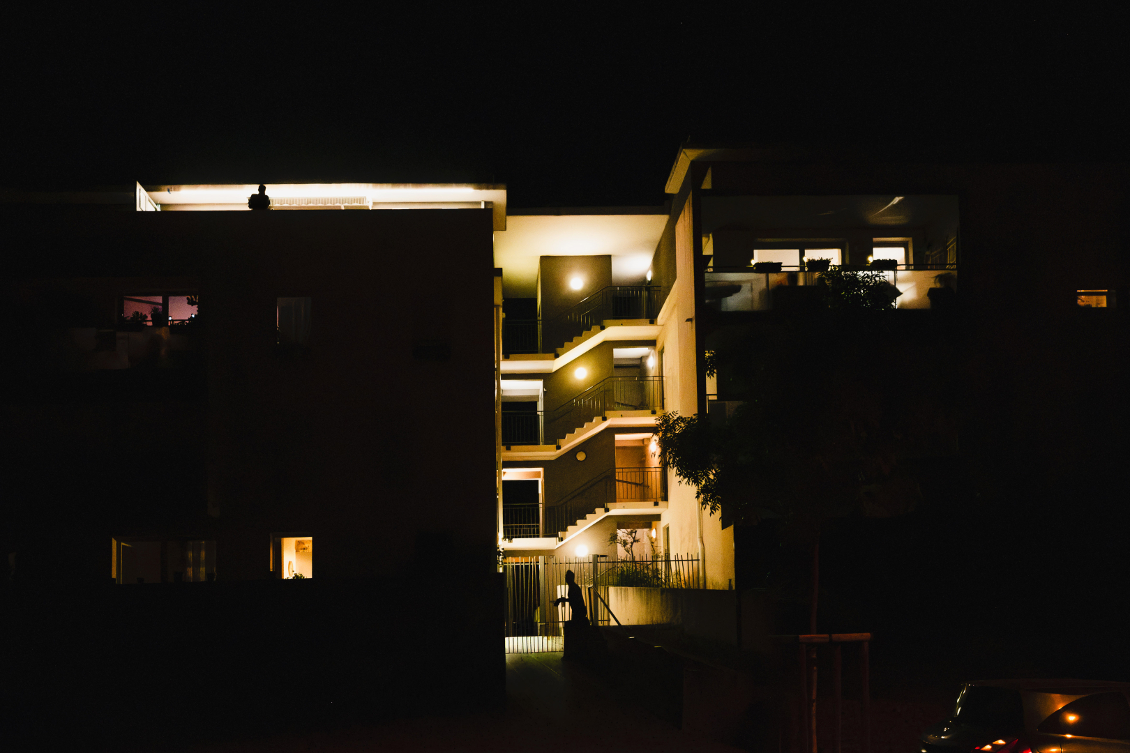 À Prades-le-Lez, le Club de l'image invite les habitants à redécouvrir leur commune sous son habit nocturne...
