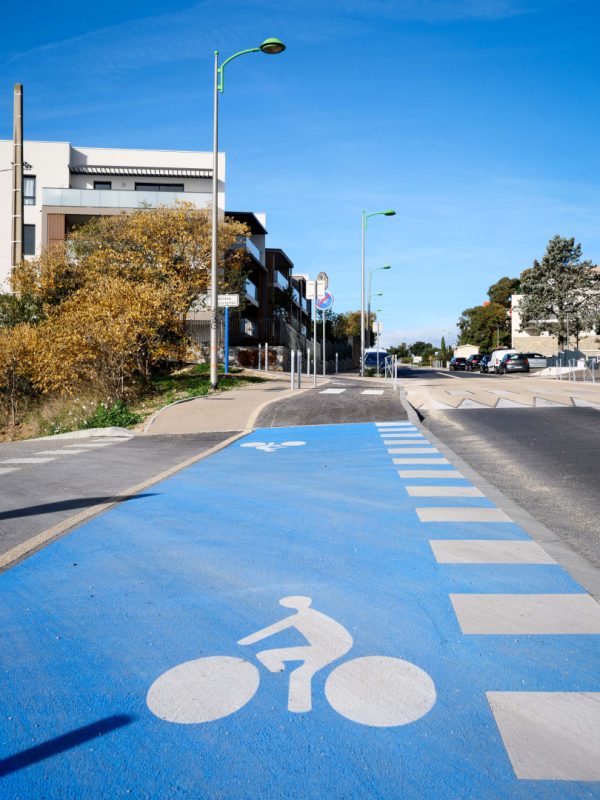 Après travaux : rue Kalkar dans le sens montant