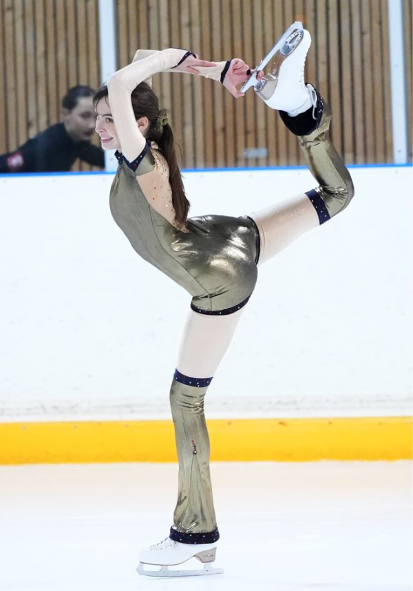 Patineuse faisant une pirouette 