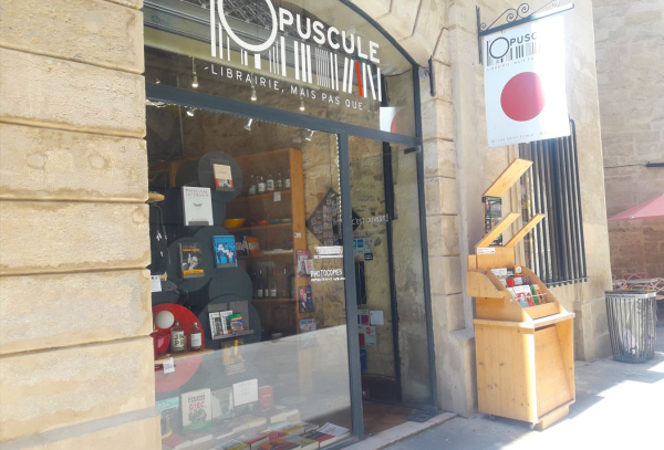 Vue extérieure de la librairie