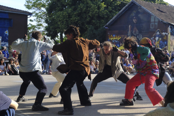 À l'ouest, la compagnie de danse Point bart présentera à 14h le spectacle "Fièvre" à Ovalie