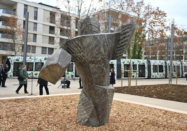 "Orphée hors de terre" de Nicolas Alkin lpace DElaunay àç la cité créative dans le cadre du COPAQO et de l'arrivée de la ligne 5