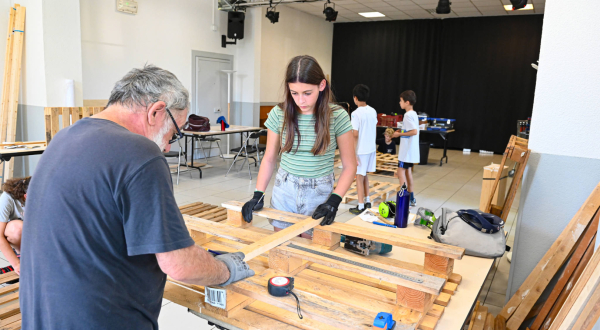 Cours de menuiserie dans une maison pour tous